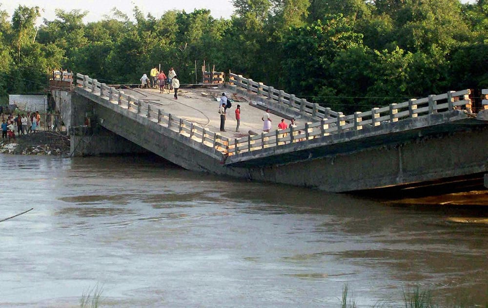 A 98-metre long under construction bridge collapses over a stream of Bagmati and Lakhani rivers in Muzaffarpur district of Bihar.