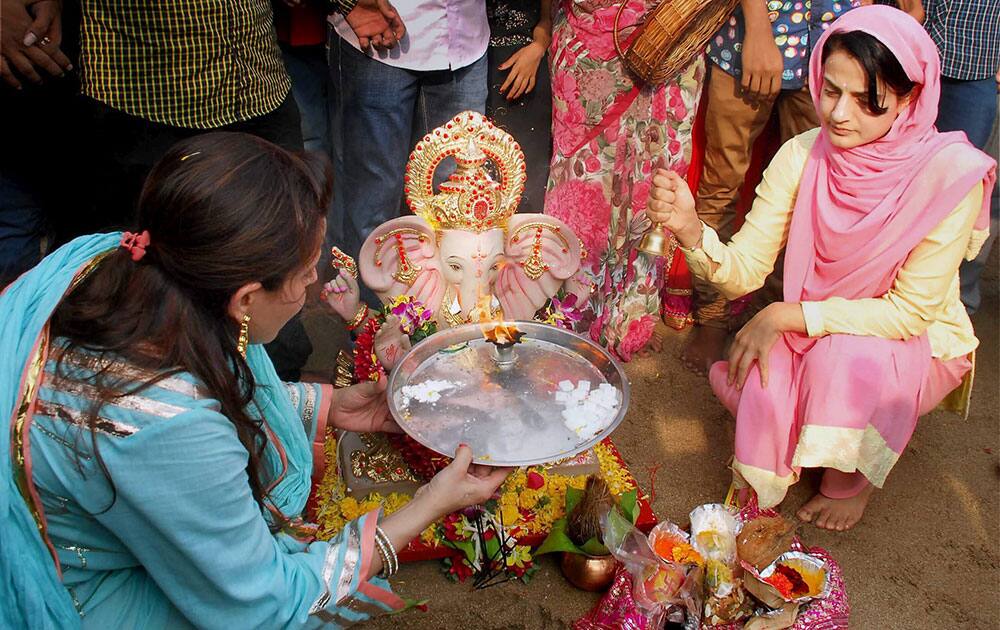 Bollywood actor Amisha Patel performs puja before immersion of Lord Ganesha in Mumbai.