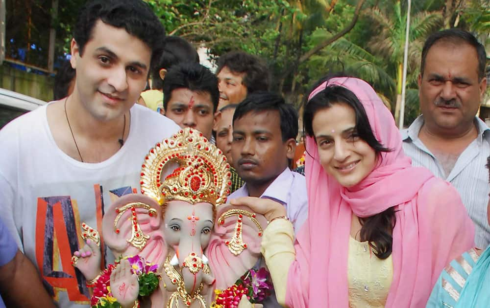 Bollywood actor Amisha Patel and family members participates in a procession for the immersion of the idol of Lord Ganesh in Mumbai.