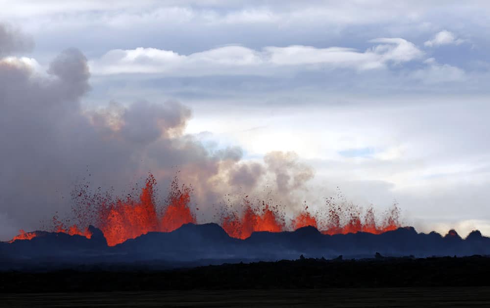 A plume of smoke rises from the lava eruption on Holuhraun, northwest of the Dyngjujoekull glacier in Iceland.