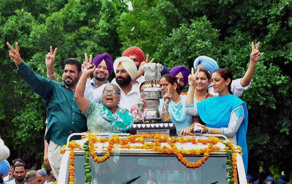 Officials and students of Punjabi University jubilate welcoming the Maulana Abul Kalam Azad (MAKA)Trophy at the university in Patiala.