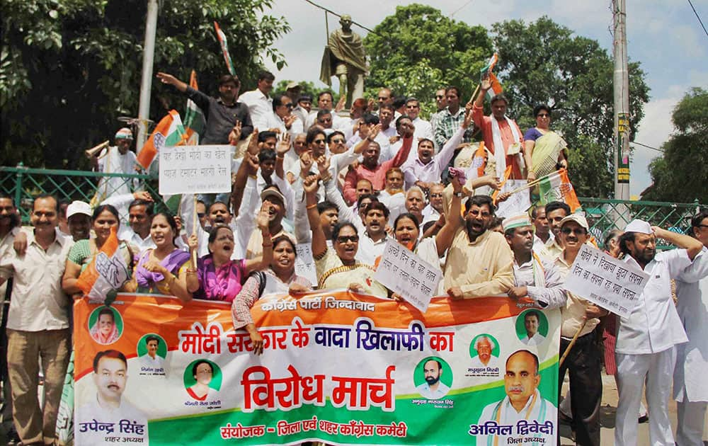 Congress party workers shouting in Allahabad.