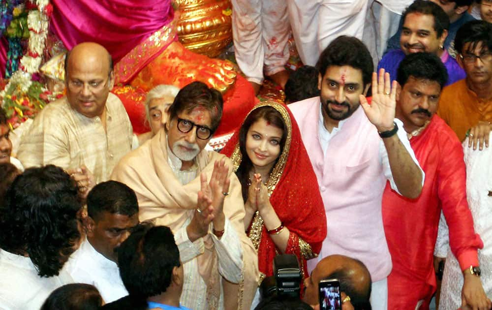 Amitabh, Aishwarya and Abhishek Bachchan visit Lalbagucha Raja Mandal at Lalbaug in Mumbai.