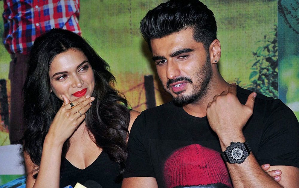 Bollywood actors Deepika Padukone and Arjun Kapoor duirng special screeing of their film Finding Fanny.