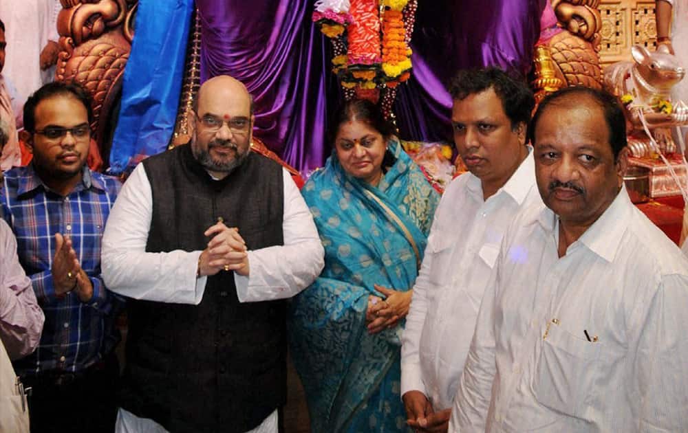 BJP President Amit Shah and his family members along with MP Gopal Shetty (R) visiting Lalbagcha Raja in Mumbai.