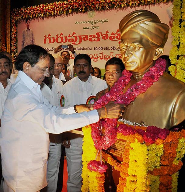 Telangana CM K Chandrashekhar Rao garlanding a bust of Dr Sarvepalli Radhakrishnan at Ravindra Bharathi in Hyderabad.