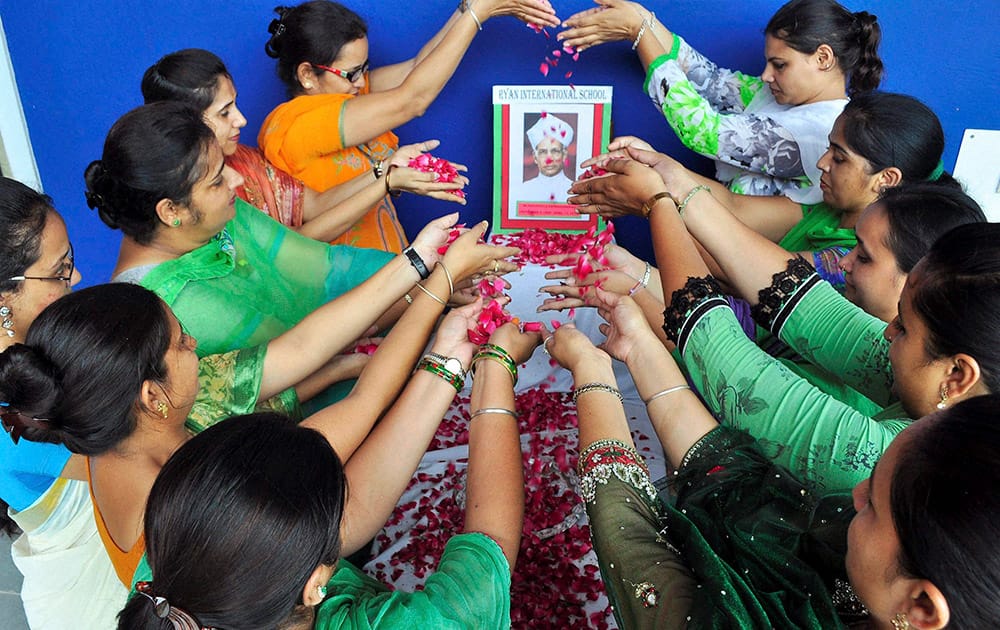 Teachers paying tributes to Sarvepalli Radhakrishnan on the eve of his birthday celebrated as Teacher's Day in Patiala.