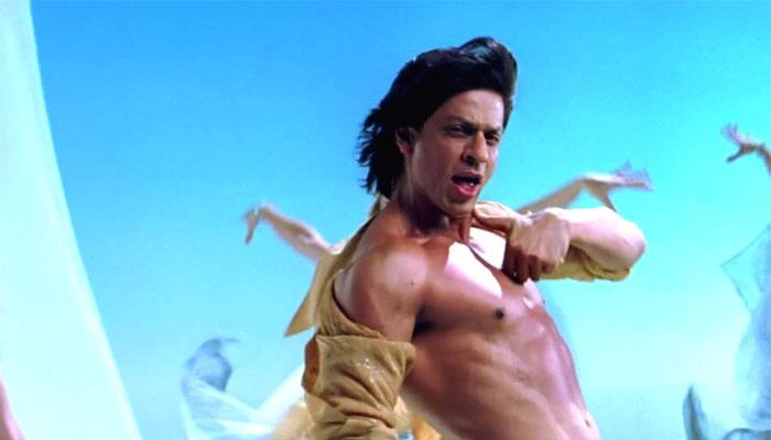 See: Shah Rukh Khan&#039;s super eight packs in `HNY`