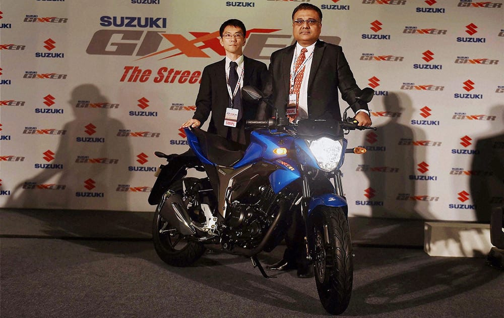 Atul Gupta, Executive Vice President, SMIPL, and Kenji Hirozawa, VP Strategic Planning Sales & Marketing Export during the launch of Suzuki GIXXER motorcycle in New Delhi.