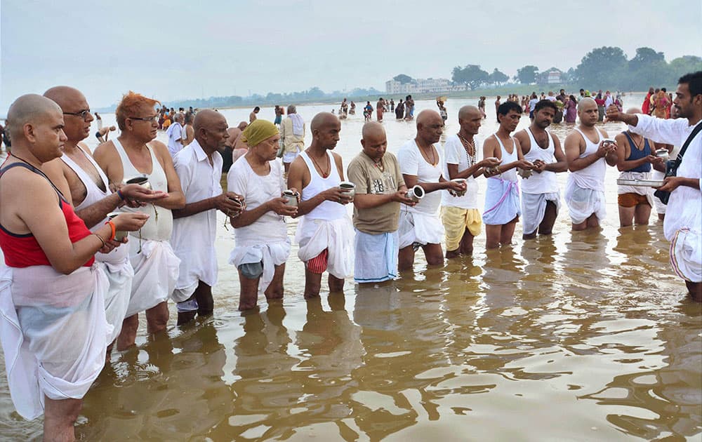 Hindu devotees perform Pind Daan rituals at the Phalugu river in Gaya.