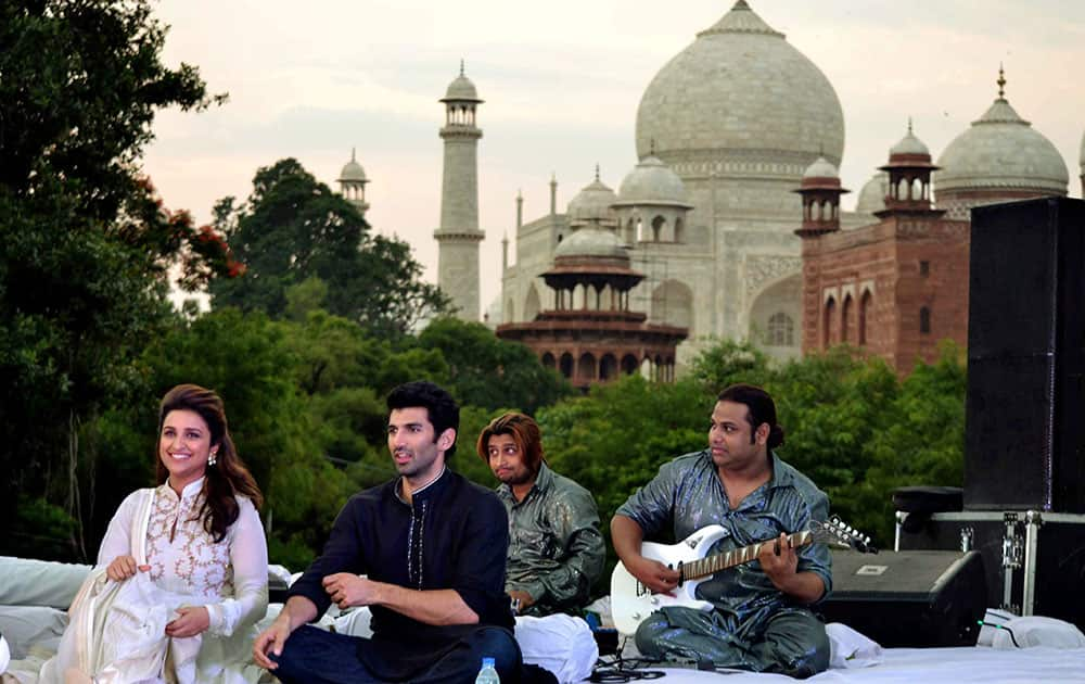 Actors Parineeti Chopra and Aditya Roy Kapur at a promotional event of their upcoming film, Daawat-e-Ishq near Taj Mahal in Agra.