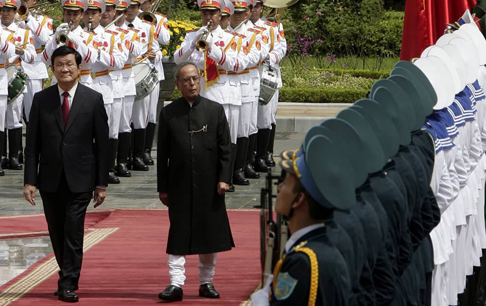 Indian President Pranab Mukherjee and his Vietnamese counterpart Truong Tan Sang review an honor guard before the two headed for talks behind closed doors in Hanoi, Vietnam.