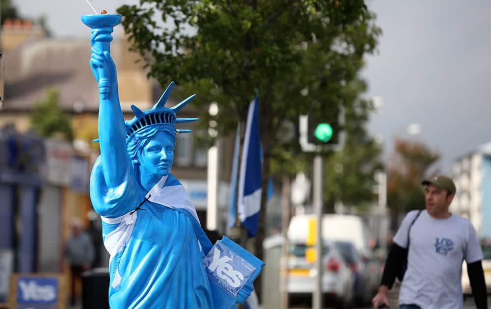 A YES campaign Statue of Liberty on display in Niddrie a suburb of Edinburgh, Scotland.