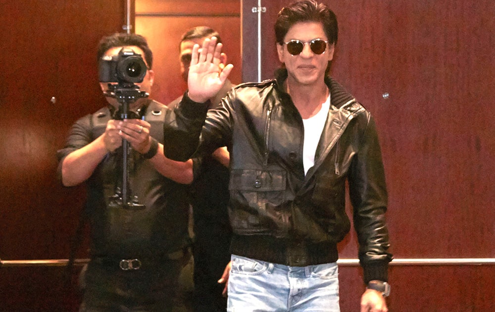 SRK AT THE PRESS CONFERENCE OF SLAM THE TOUR IN HOUSTON.