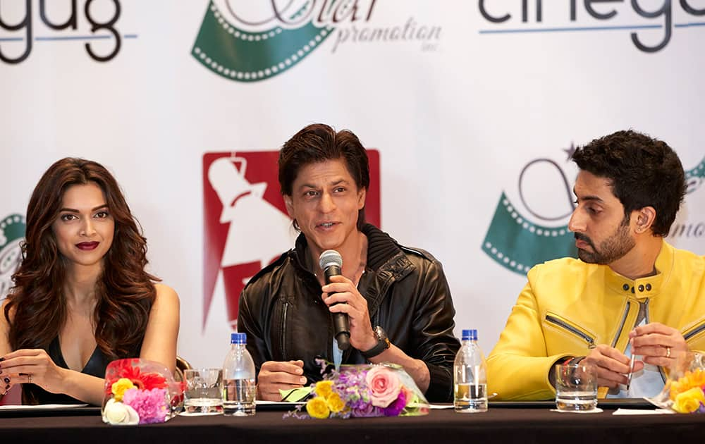 DEEPIKA PADUKONE, SRK AND ABHISHEK BACHCHAN AT THE PRESS CONFERENCE OF SLAM THE TOUR IN HOUSTON.