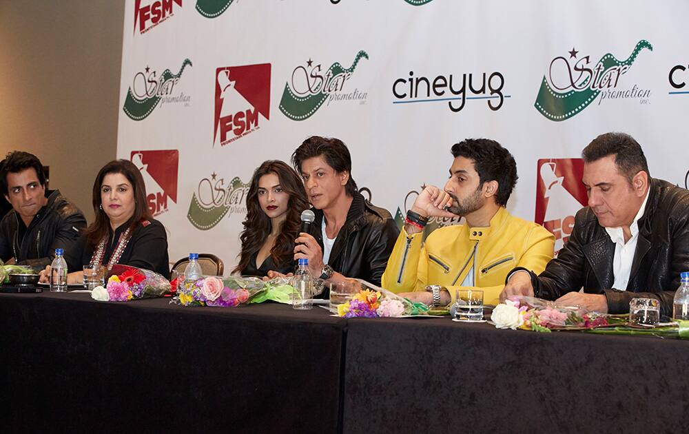 SONU SOOD, FARAH KHAN, DEEPIKA PADUKONE, SRK, ABHISHEK BACHCHAN AND BOMAN IRANI AT THE PRESS CONFERENCE OF SLAM THE TOUR IN HOUSTON.