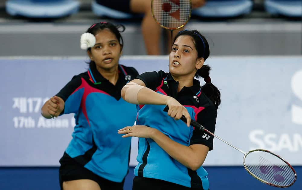 India's Sikki Reddy Nelakurthi, left, and Pradnya Gadre return a shot to Macau's Zhang Zhibo and Wang Rong during the women's Badminton team round of 16 match at the 17th Asian Games in Incheon, South Korea.