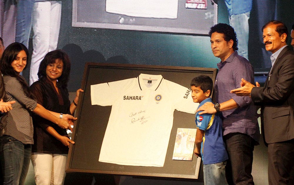 Cricketer Sachin Tendulkar at a charity event where he auctioned his tie and bat for Society of Friends of the Sassoon Hospitals (SOFOSH) in Pune.