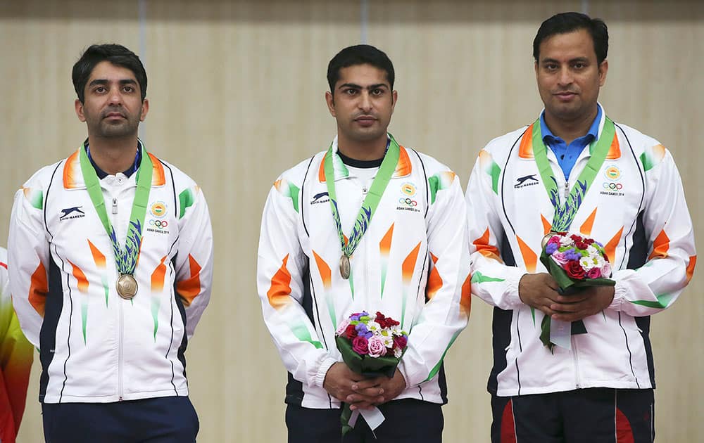 India's Abhinav Bindra, left, Ravi Kumar, center, and Sanjeev Rajput, right, stand with their bronze medals during the award ceremony of the Men's 10m Air Rifle group at the 17th Asian Games.