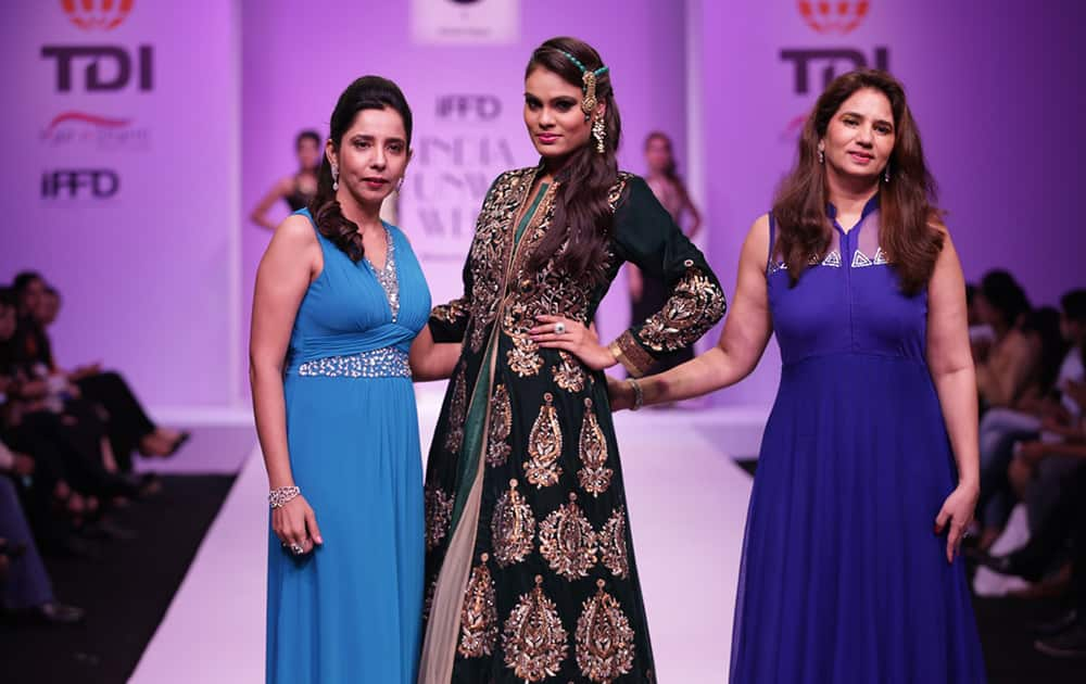 Rosy Ahluwalia and KAvita Gogna Collection at India Runway Week 2014.