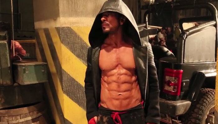 Watch: Shah Rukh Khan pumps iron, accepts Hrithik Roshan’s challenge