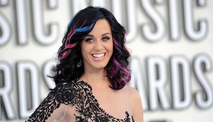 Katy Perry debuts red hair colour