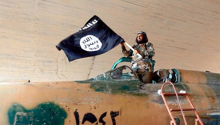 US-led strikes pressure al Qaeda&#039;s Syria group to join with Islamic State
