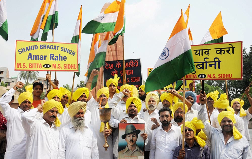 All India Anti Terrorist Front members raise slogans after paying tributes to Bhagat Singh on his birth anniversary at Jalianwala Bagh in Amritsar.