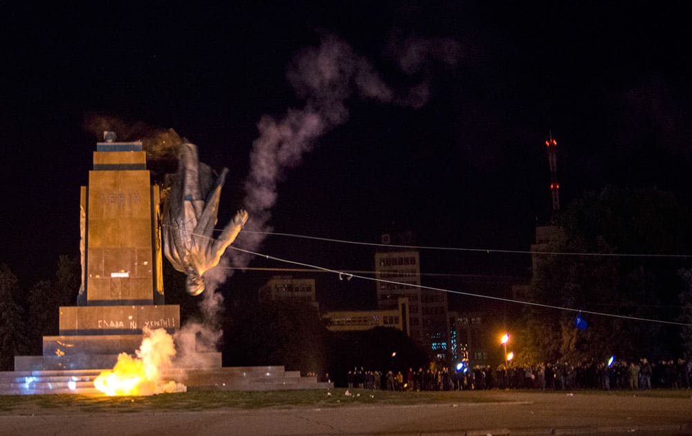 Activists dismantle Ukraine's biggest monument to Lenin at a pro-Ukrainian rally in the central square of the eastern city of Kharkiv, Ukraine.