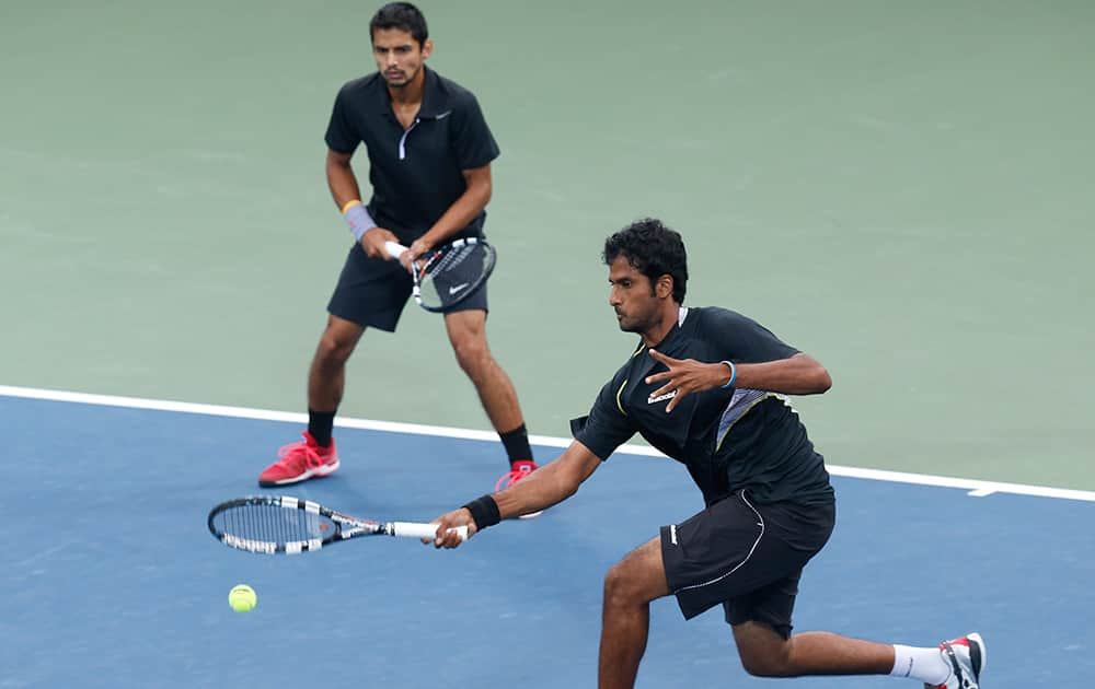 India's Saketh Sai Myneni and Sanam Krishan Singh return a shot to South Korea's Lim Yongkyu and Chung Hyeon during the men's doubles gold medal tennis match at the 17th Asian Games in Incheon, South Korea.