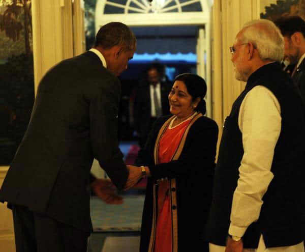 US President @BarackObama meets @MEAIndia Min @SushmaSwaraj as PM @narendramodi looks on at @WhiteHouse. -twitter