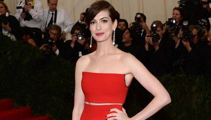 Anne Hathaway found dealing with fame difficult