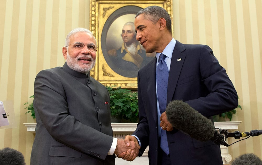 President Barack Obama shakes hands with Indian Prime Minister Narendra Modi, in the Oval Office  of the White House in Washington. 