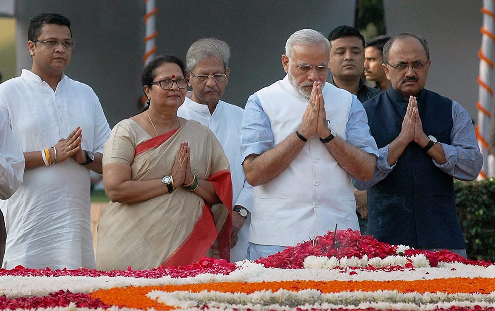 Prime Minister Narendra Modi paying tribute to former Prime Minister Lal Bahadur Shastri on his birth anniversary, at his memorial Vijay Ghat in New Delhi.