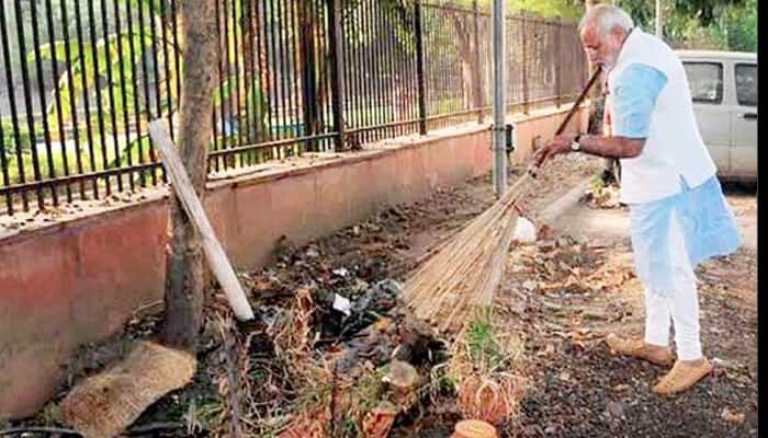 PM Modi launches &#039;Swachh Bharat Abhiyan&#039;, says it&#039;s patriotism not politics