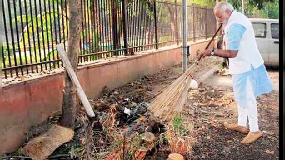 PM Modi launches 'Swachh Bharat Abhiyan', says it's patriotism not politics