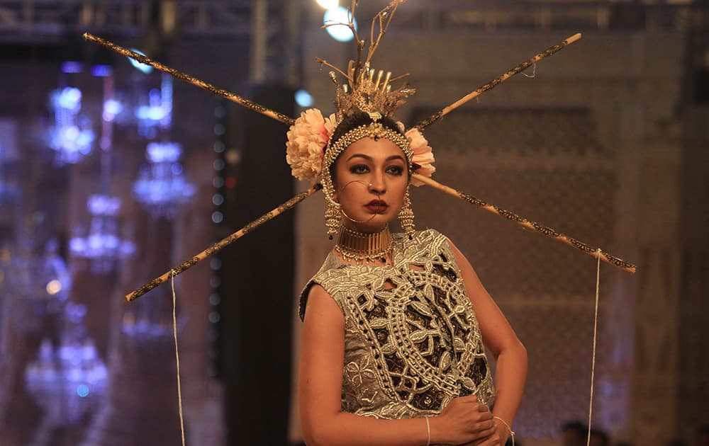 A Pakistani model presents a creation as part of bridal week in collaboration with L'Oreal Paris and Pakistan Fashion Design Council in Lahore, Pakistan.