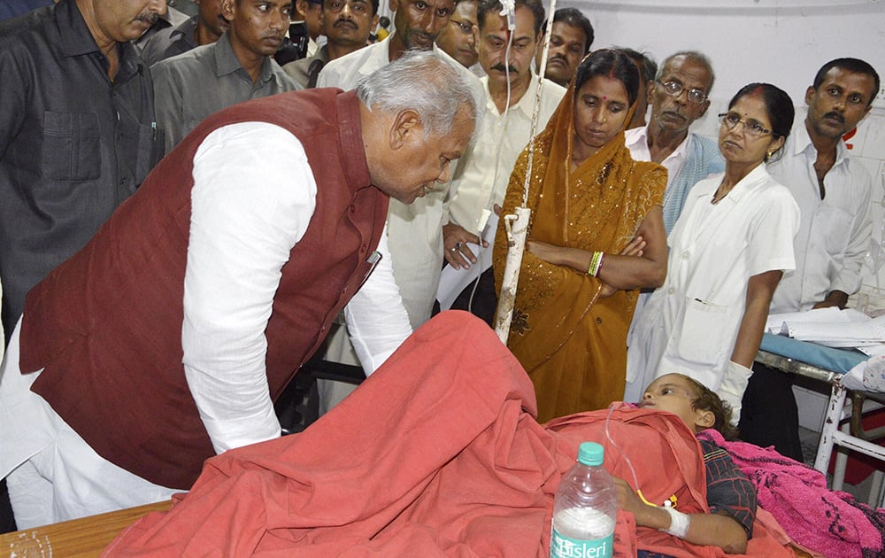 Bihar CM Jitan Ram Manjhi meets an injured in a hospital after a stampede during a Dussehra function at Patnas Gandhi Maidan on Friday night.