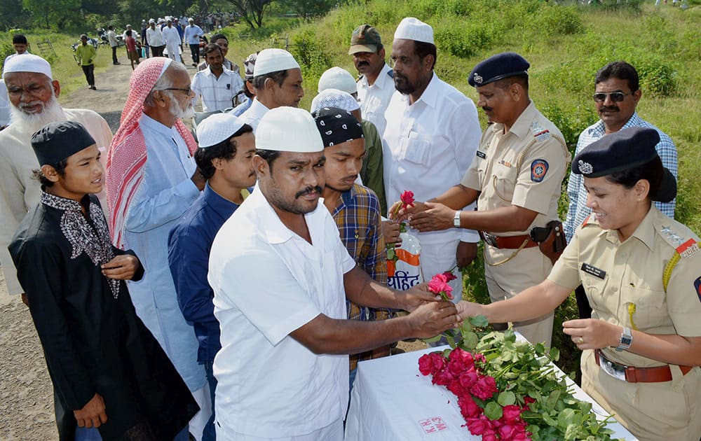 Police officers greet Muslims with roses on the occasion of Eid al-Adha in Karad.