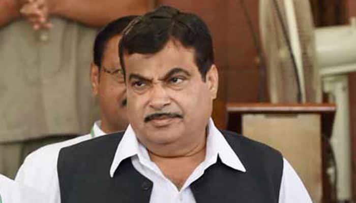 Gadkari courts controversy, says journalists should &#039;keep packages&#039; they get during election season