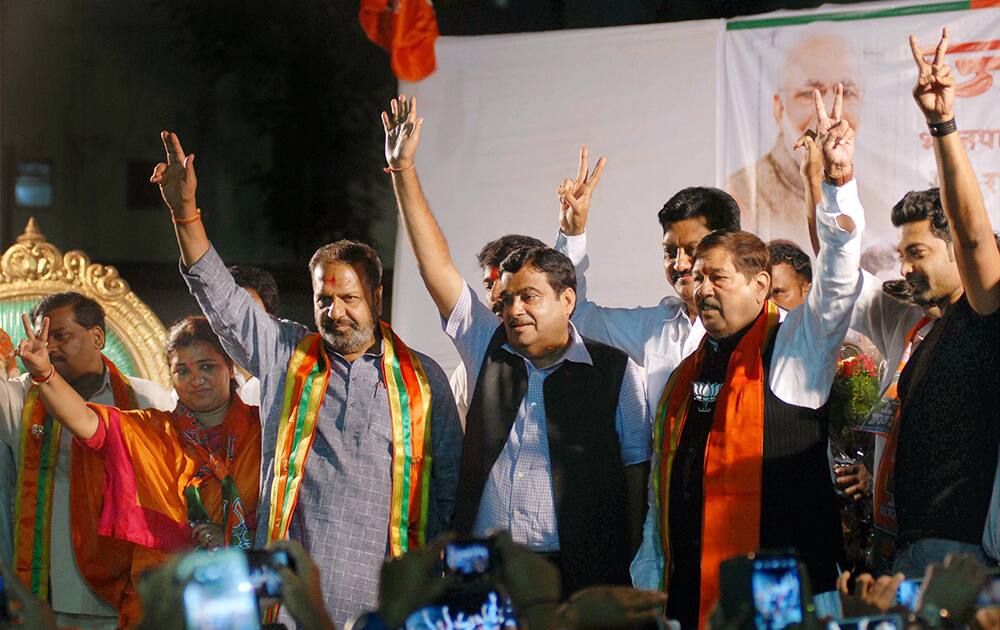 Union Transport Minister Nitin Gadkari and BJP candidate Girish Bapat during an election rally in Pune.