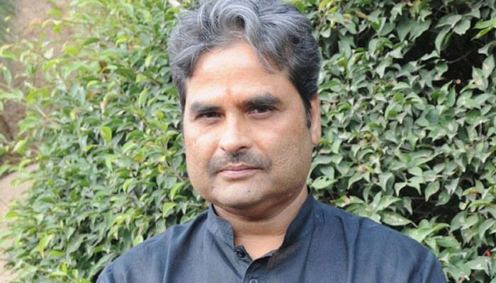 Javed Akhtar to pen script for Vishal Bhardwaj&#039;s next?