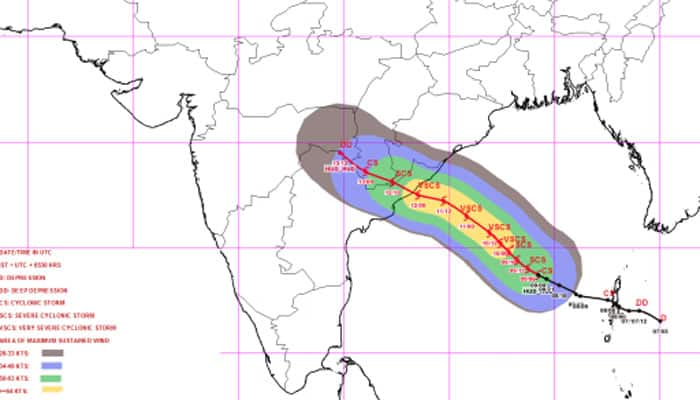 Cyclone Hudhud to take &#039;very severe&#039; turn, to make landfall near Visakhapatnam in AP