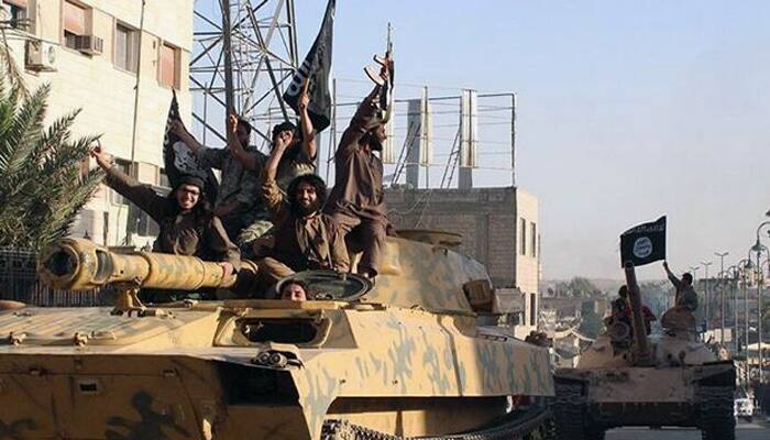 Islamic State seizes large areas of Syrian town despite air strikes
