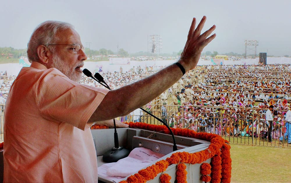 Prime Minister Narendra Modi addressing an election rally at Bramhapuri in Chandrapur district.