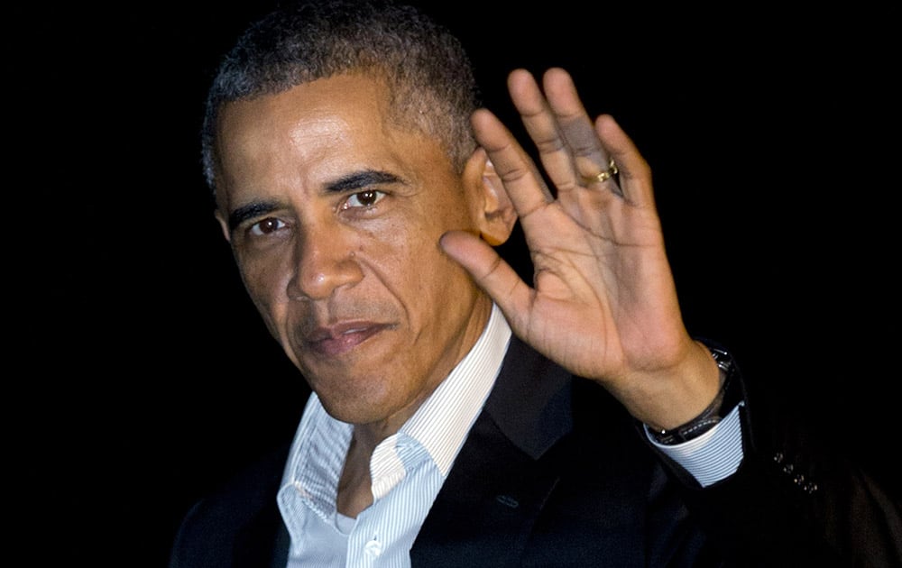 President Barack Obama waves as he arrives back at the White House in Washington, from a trip in San Francisco, Calif. 