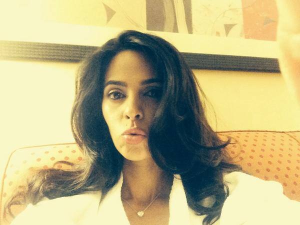 Mallika Sherawat - Sunday kiss to my tweethearts:) XO -twitter	