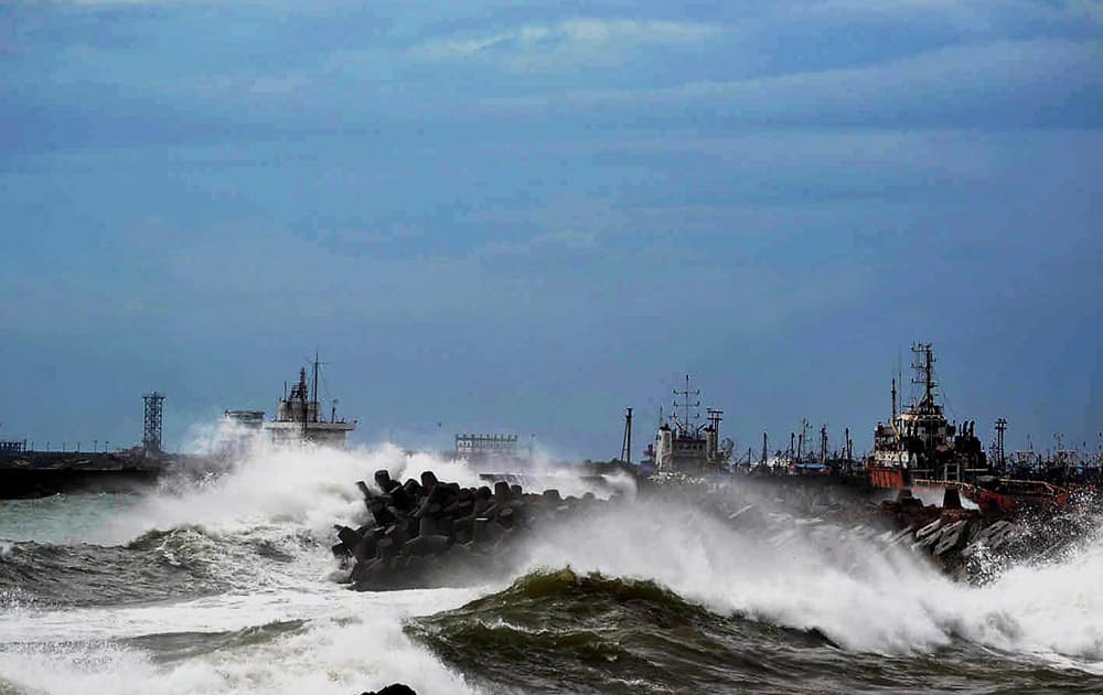 Tidal waves hit the Vizag beach as Cyclone Hudhud reaches the port city of Visakhapatnam.