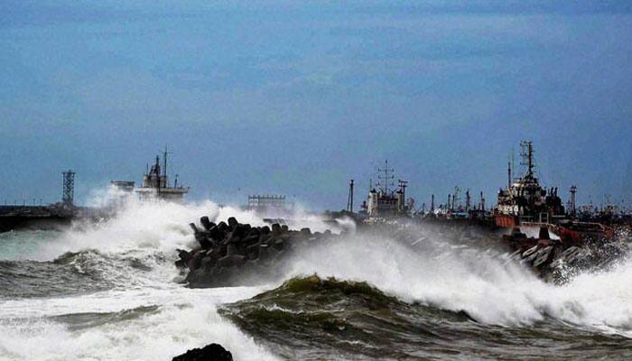 Cyclone Hudhud wreaks havoc, leaves six dead in AP, Odisha; Visakhapatnam worst hit