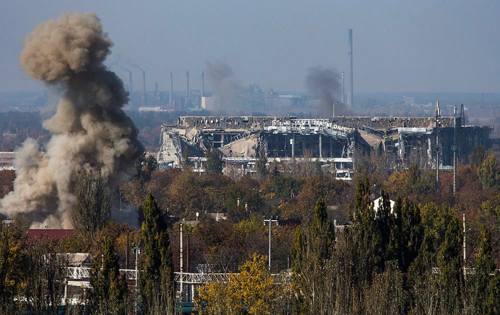 Smoke rises near the main terminal of Donetsk Sergey Prokofiev International Airport during an artillery battle between pro-Russian rebels and Ukrainian government forces in the town of Donetsk, eastern Ukraine.